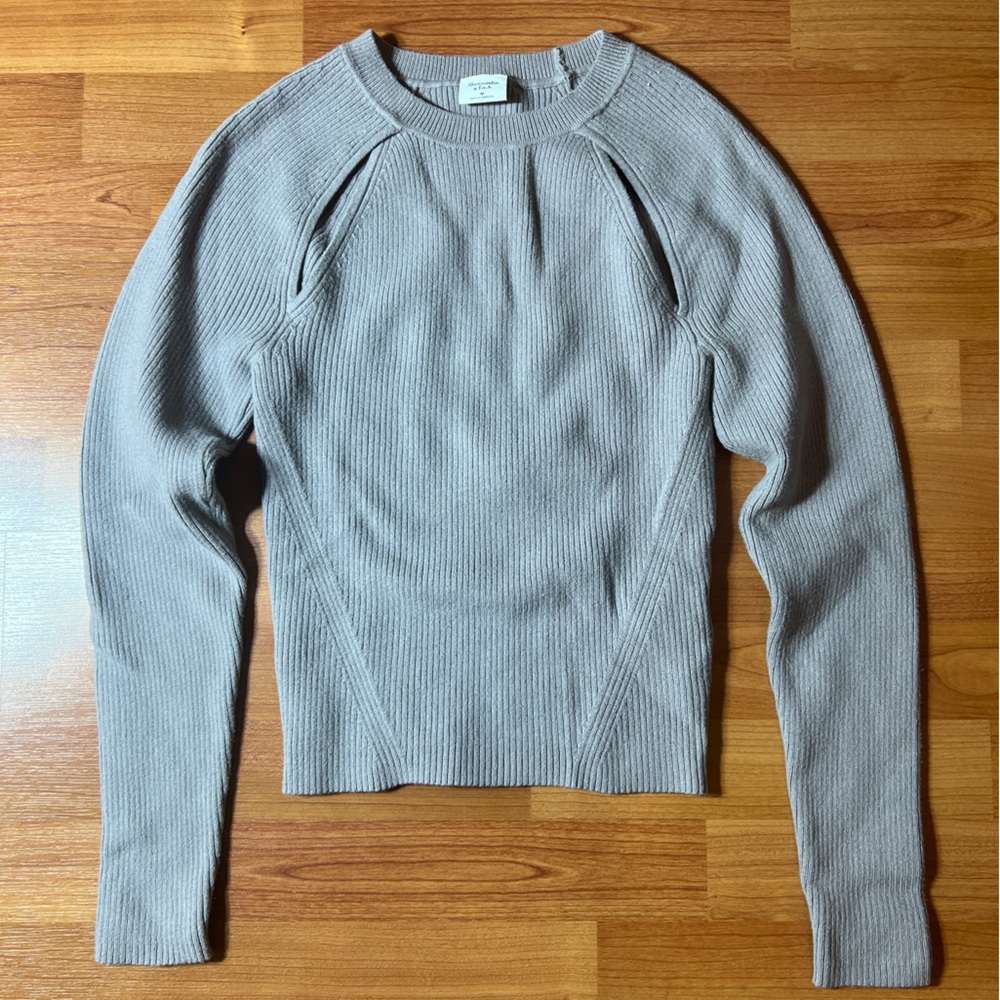 Women's Gray Abercrombie & Fitch Sweater